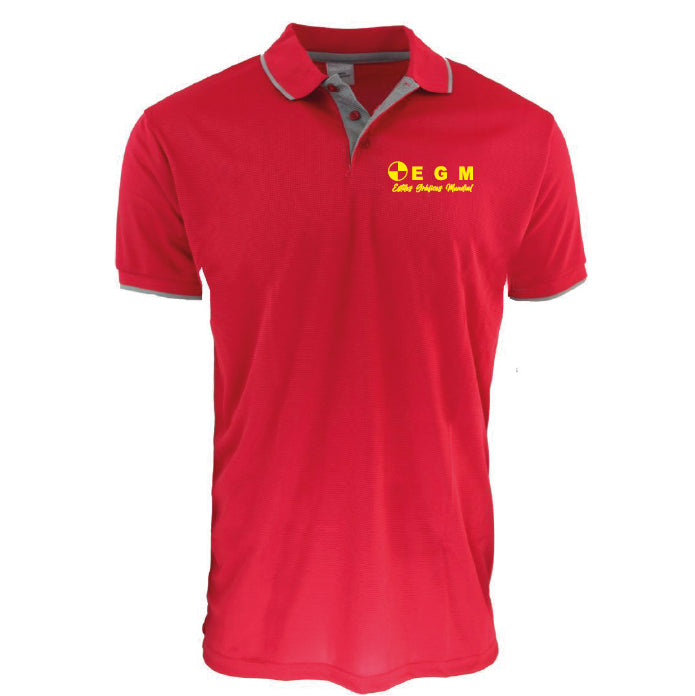 Suéter polo rojo con logo bordado en la tetilla para uniformes de empresas en Panamá.